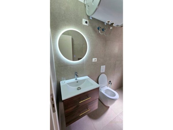 Tirane, jepet me qera apartament 1+1 Kati 3, 66 m² 650 € (Qender)