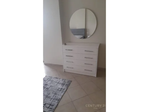 Tirane, jepet me qera apartament 2+1+Ballkon Kati 4, 99 m² 550 € (astir kashar)