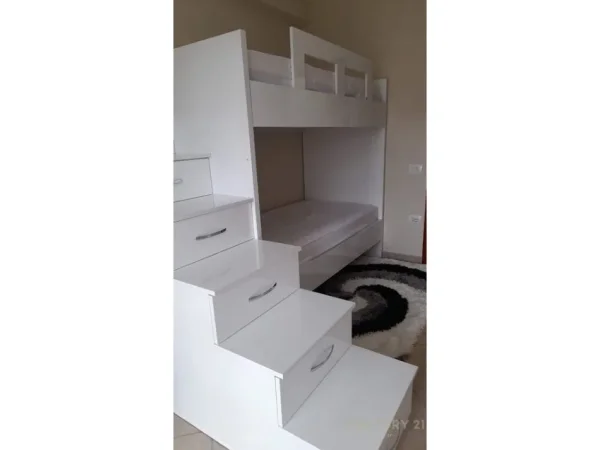 Tirane, jepet me qera apartament 2+1+Ballkon Kati 4, 99 m² 550 € (astir kashar)