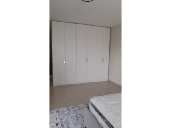Tirane, jepet me qera apartament 2+1+Ballkon Kati 4, 99 m² 550 € (astir kashar)