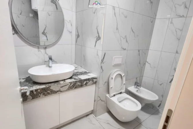 Tirane, jepet me qera apartament 2+1 Kati 3, 115 m² 1.200 € (Rruga Bilal Sina)