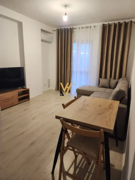 Tirane, jepet me qera apartament 2+1+Ballkon Kati 7, 90 m² 550 € (UNIVERS CITY)