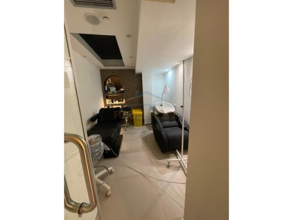 Tirane, shitet ambjent biznesi Kati 0, 86 m² 210.000 € (Rruga e Durresit)