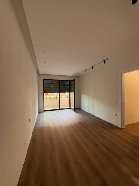 Tirane, shitet apartament 2+1+Ballkon Kati 3, 118 m² 330.000 € (Liqeni i Thate)