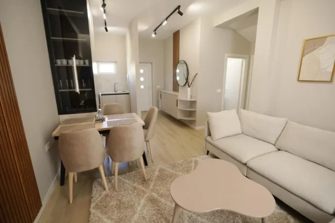 Tirane, jepet me qera Vile 2+1 Kati 3, 80 m² 700 € (Rruga Marie Kraja)