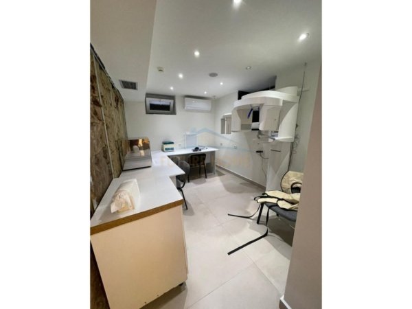 Tirane, shitet dyqan Kati 0, 85 m² 210.000 € (RRUGA E DURRESIT)