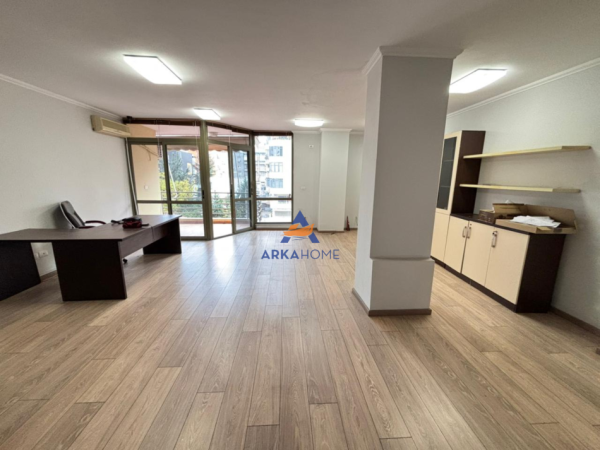 Tirane, shitet apartament 2+1 Kati 3, 94 m² 258.000 € 