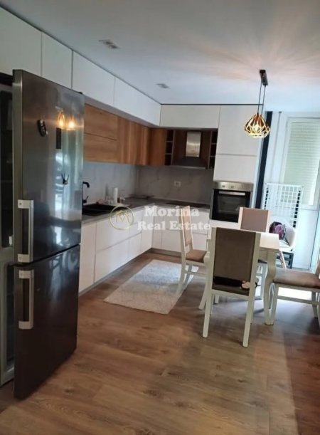 Tirane, jepet me qera apartament duplex 2+1 Kati 2, 110 m² 600 € (Spitali Amerikan 3)