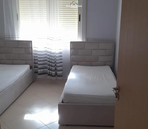 Tirane, jepet me qera apartament 1+1 Kati 7, 70 m² 400 € (Rruga Bedri Karapici)