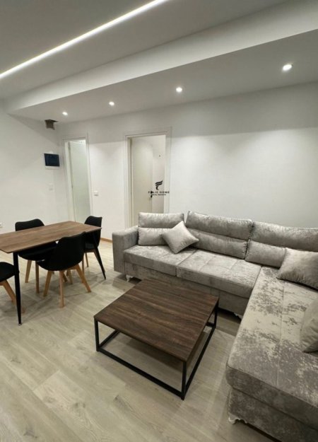 APARTAMENT ME QERA 1+1 ZOGU I ZI 70.000 LEKE