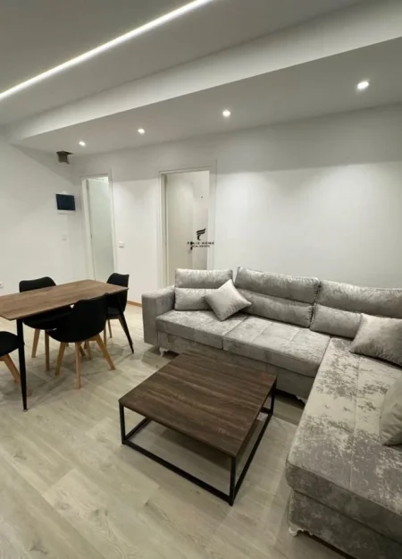 APARTAMENT ME QERA 1+1 ZOGU I ZI 70.000 LEKE