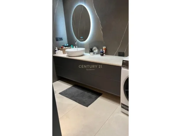 Tirane, shitet apartament 2+1+Ballkon Kati 4, 103 m² 360.000 € (bulevardi i ri)