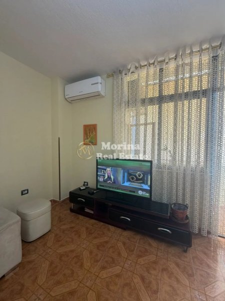 Tirane, jepet me qera apartament 2+1 Kati 3, 120 m² 500 € (Rruga e Dibres)
