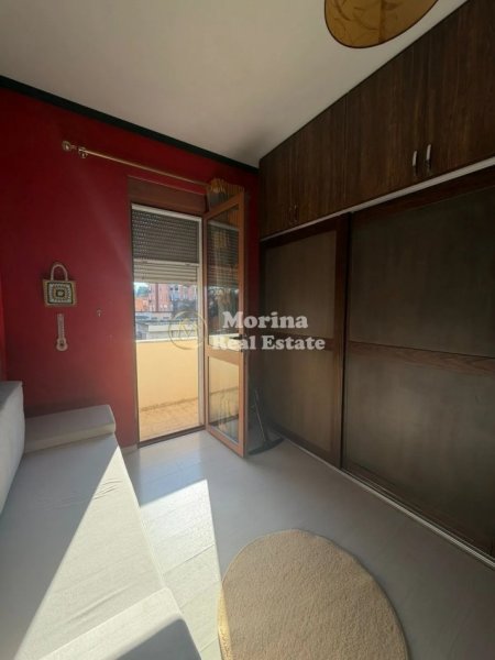 Tirane, jepet me qera apartament 2+1 Kati 3, 120 m² 500 € (Rruga e Dibres)