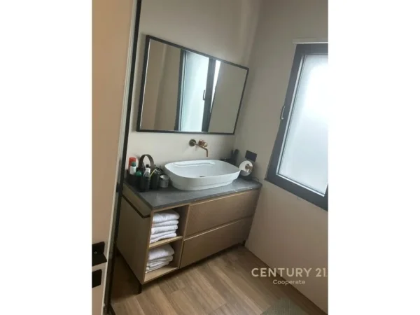 Tirane, shitet apartament 2+1+Ballkon Kati 9, 103 m² 288.000 € (PRANE FAKULTETIT EKONOMIK)