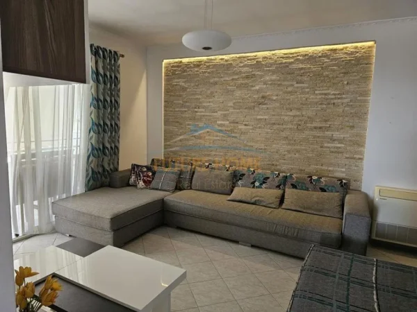 Tirane, shitet apartament 2+1 Kati 4, 100 m² 140.000 € (Fresku)