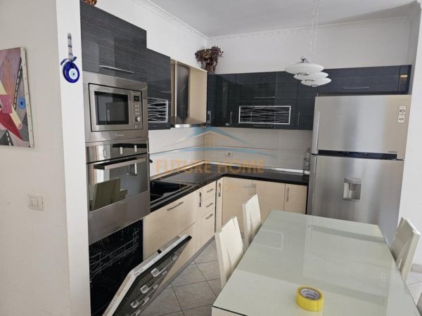 Tirane, shitet apartament 2+1 Kati 4, 100 m² 140.000 € (Fresku)