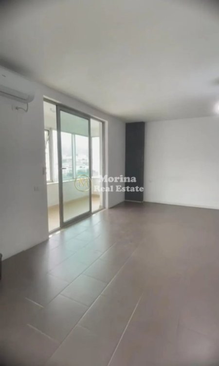 Tirane, jepet me qera ambjent biznesi Kati 3, 110 m² 700 € (Zogu i Zi)