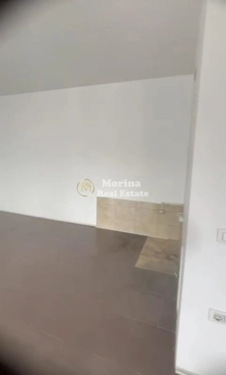 Tirane, jepet me qera ambjent biznesi Kati 3, 110 m² 700 € (Zogu i Zi)