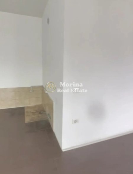 Tirane, jepet me qera ambjent biznesi Kati 3, 110 m² 700 € (Zogu i Zi)