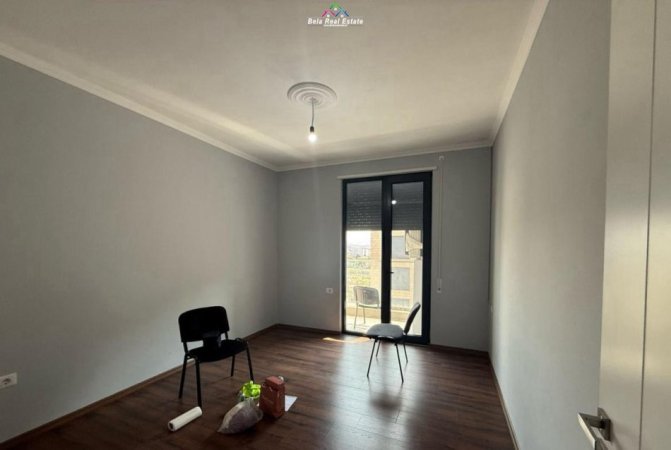 Tirane, jepet me qera zyre Kati 6, 136 m² 700 € (Rruga Xhanfize Keko)