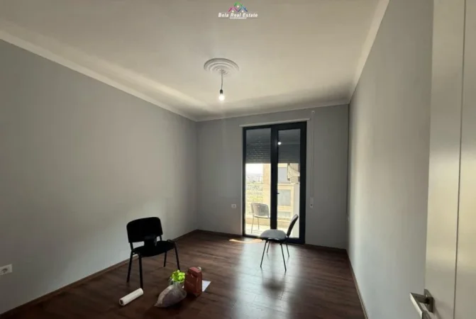 Tirane, jepet me qera zyre Kati 6, 136 m² 700 € (Rruga Xhanfize Keko)