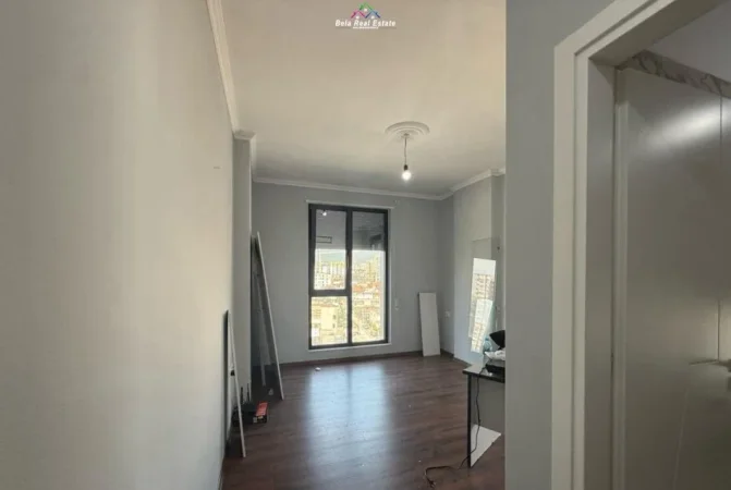 Tirane, jepet me qera zyre Kati 6, 136 m² 700 € (Rruga Xhanfize Keko)