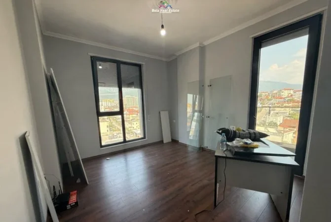 Tirane, jepet me qera zyre Kati 6, 136 m² 700 € (Rruga Xhanfize Keko)
