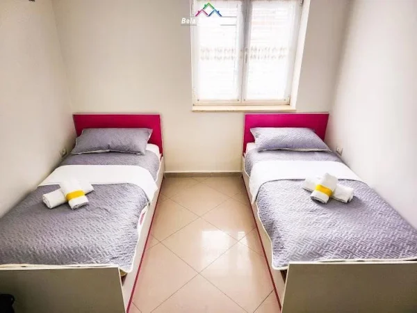 Tirane, jepet me qera apartament 3+1 Kati 2, 100 m² 900 € (Rruga Qemal Stafa)