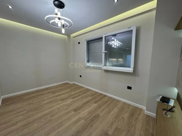 Tirane, shitet apartament 2+1+Ballkon Kati 1, 100 m² 195.000 € (kodra e diellit)