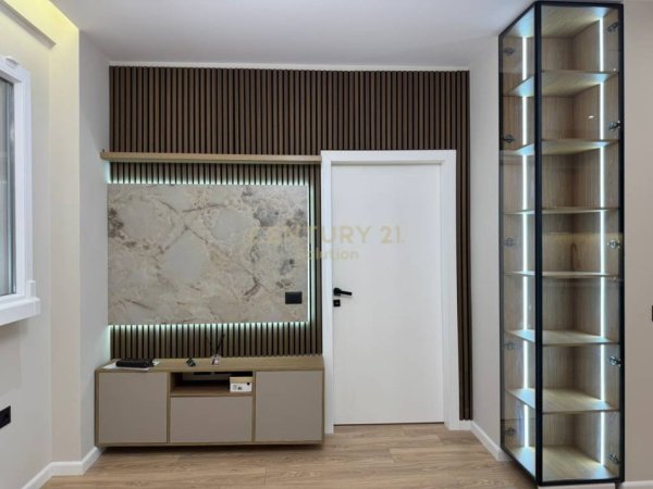 Tirane, shitet apartament 2+1+Ballkon Kati 1, 100 m² 195.000 € (kodra e diellit)