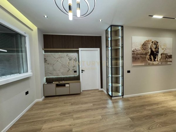 Tirane, shitet apartament 2+1+Ballkon Kati 1, 100 m² 195.000 € (kodra e diellit)