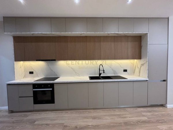 Tirane, shitet apartament 2+1+Ballkon Kati 1, 100 m² 195.000 € (kodra e diellit)