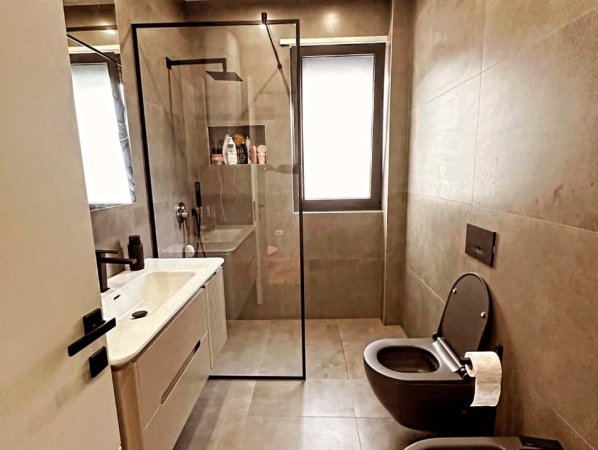 Tirane, shitet apartament 2+1 , 121 m² 369.000 € 