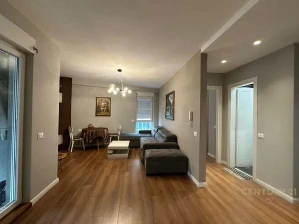 Tirane, jepet me qera apartament 1+1+Ballkon Kati 2, 65 m² 650 € (Kompleksi Magnet, 21 Dhjetori)