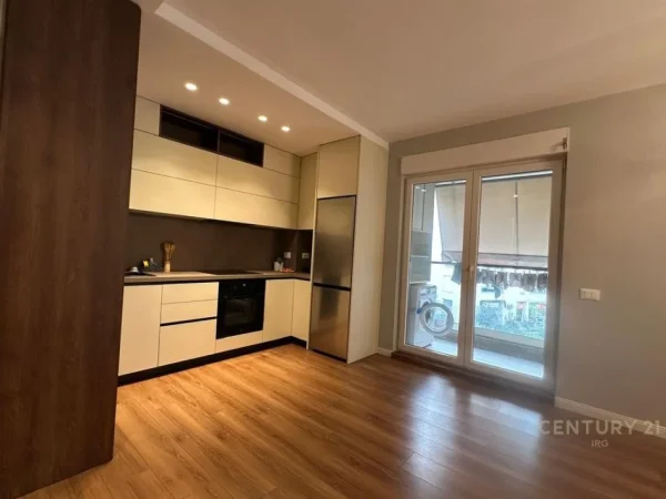 Tirane, jepet me qera apartament 1+1+Ballkon Kati 2, 65 m² 650 € (Kompleksi Magnet, 21 Dhjetori)
