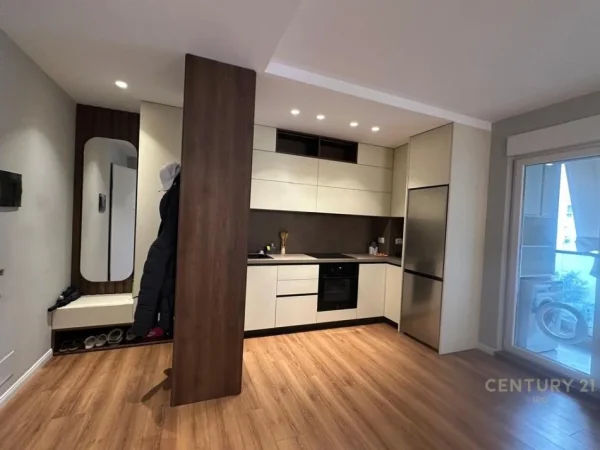 Tirane, jepet me qera apartament 1+1+Ballkon Kati 2, 65 m² 650 € (Kompleksi Magnet, 21 Dhjetori)