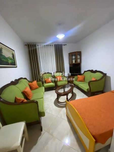 Tirane, jepet me qera shtepi 1+1 Kati 3, 65 m² 400 € (Laprake)