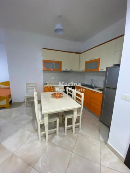 Tirane, jepet me qera shtepi 1+1 Kati 3, 65 m² 400 € (Laprake)