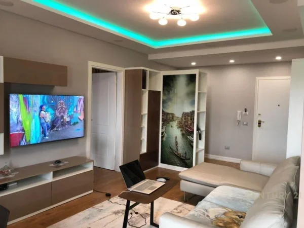 Tirane, jepet me qera apartament 1+1+Ballkon Kati 8, 65 m² 650 € (Ish-Parku, Rezidenca Alba!)