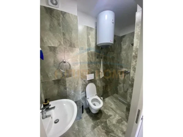 Tirane, jepet me qera apartament 2+1+Ballkon Kati 5, 130 m² 600 € (Unaza e re)