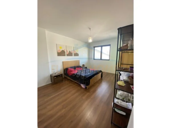 Tirane, jepet me qera apartament 2+1+Ballkon Kati 5, 130 m² 600 € (Unaza e re)