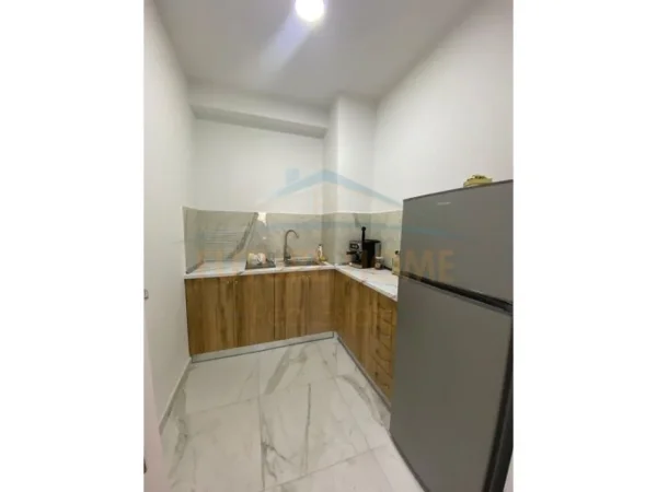 Tirane, jepet me qera apartament 2+1+Ballkon Kati 5, 130 m² 600 € (Unaza e re)