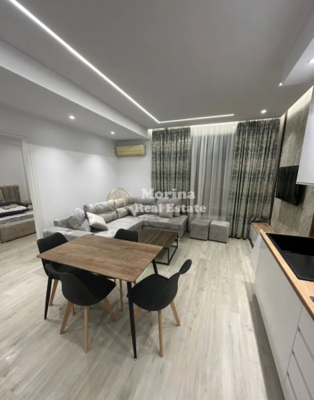 Tirane, jepet me qera apartament 2+1 Kati 1, 55 m² 700 € (Zogu i Zi)