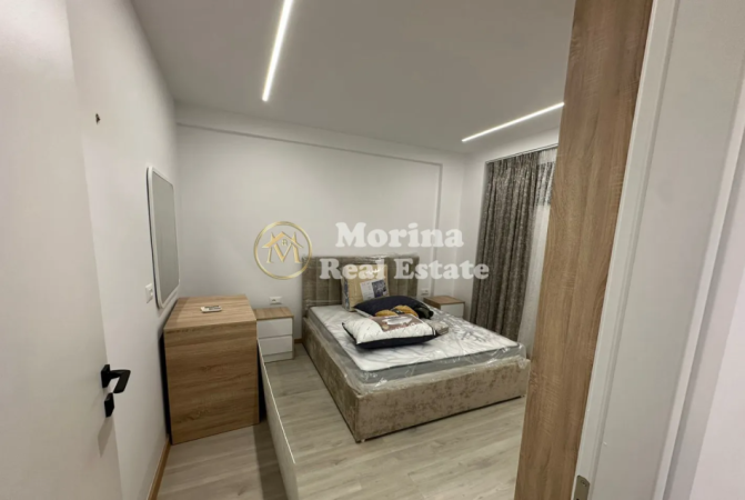 Tirane, jepet me qera apartament 2+1 Kati 1, 55 m² 700 € (Zogu i Zi)