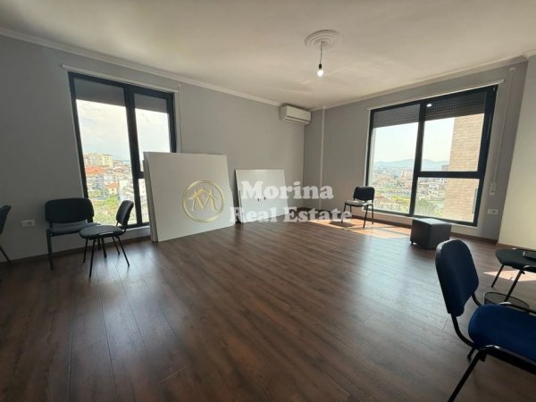 Tirane, jepet me qera apartament 3+1 Kati 6, 137 m² 700 € (Porcelan)