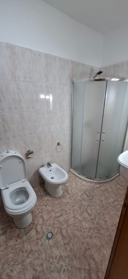 Tirane, jepet me qera apartament 1+1+Ballkon Kati 3, 420 €