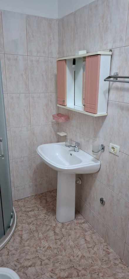Tirane, jepet me qera apartament 1+1+Ballkon Kati 3, 420 €