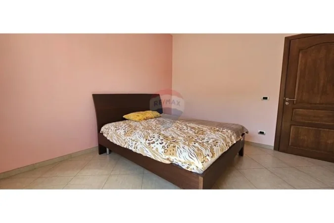 Tirane, jepet me qera apartament 2+1 Kati 3, 100 m² 450 € (Kodra Priftit)