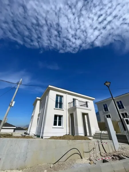 Tirane, shitet Vile , 284 m² 840.000 € 